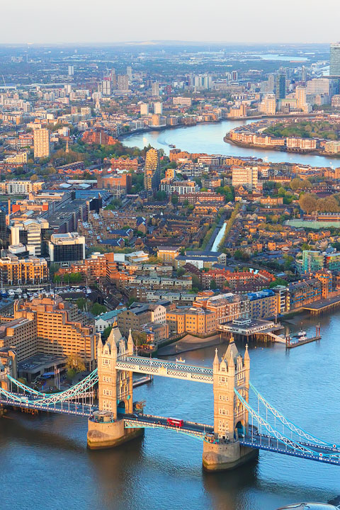 Incredible sunset views over London. This is where to get the BEST sunset views in London! www.kevinandamanda.com #travel #london #england #sunset