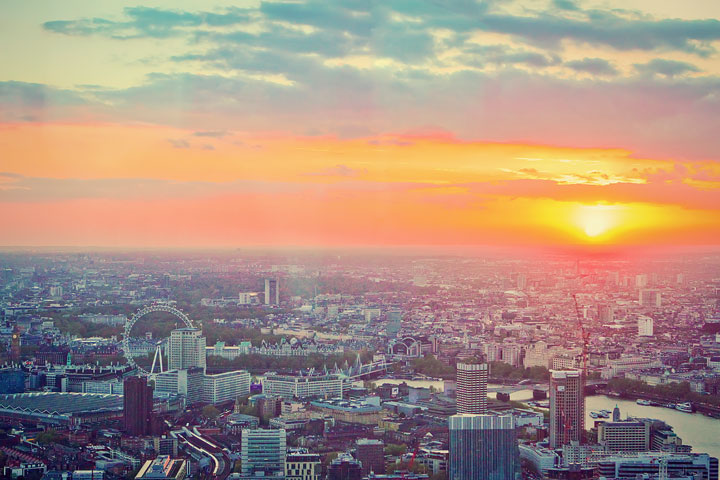 Incredible sunset views over London. This is where to get the BEST sunset views in London! www.kevinandamanda.com #travel #london #england #sunset