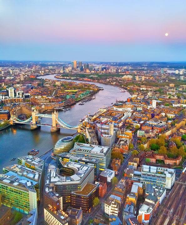 Incredible sunset views over London. This is where to get the BEST sunset views in London! www.kevinandamanda.com #travel #london #england #sunset