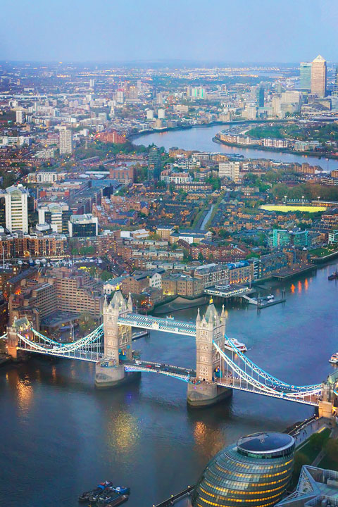Incredible sunset views over London. This is where to get the BEST sunset views in London! www.kevinandamanda.com #travel #london #england #sunset