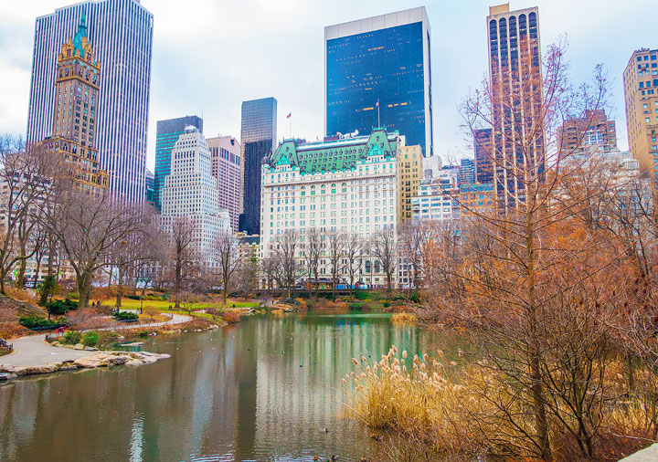 Plan the Ultimate Weekend in NYC at Christmas. A checklist to help you see and do everything in NYC in one weekend for the perfect NYC Christmas experience.