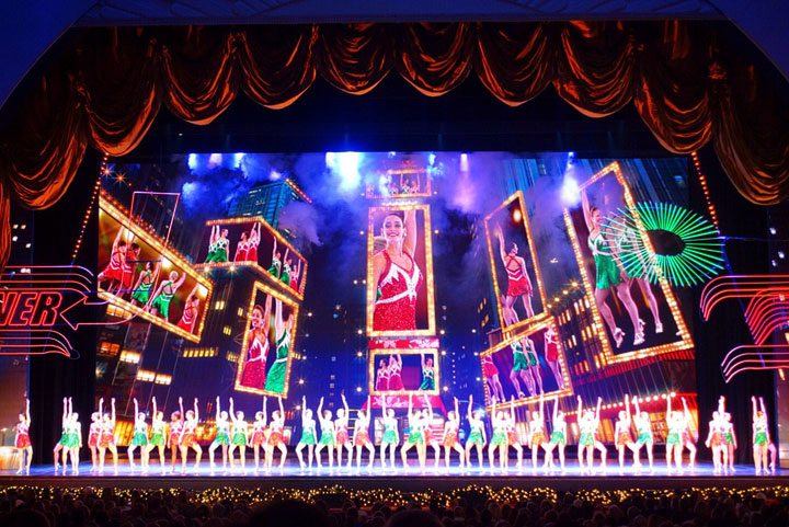 Plan the Ultimate Weekend in NYC at Christmas. A checklist to help you see and do everything in NYC in one weekend for the perfect NYC Christmas experience.