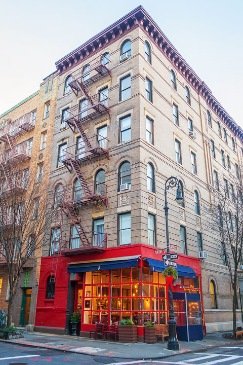 Plan the Ultimate Weekend in NYC at Christmas. A checklist to help you see and do everything in NYC in one weekend for the perfect NYC Christmas experience.