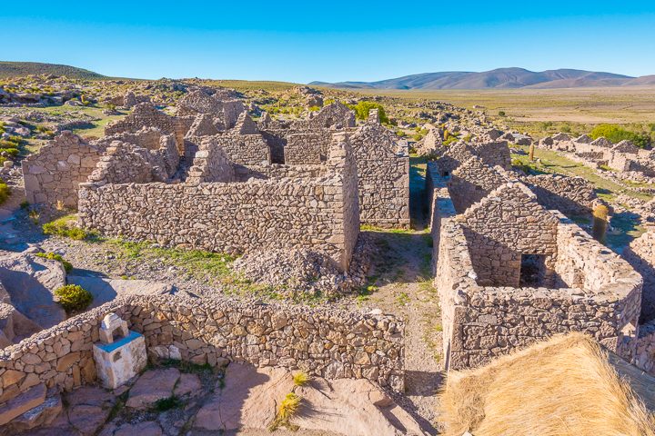How to visit the Uyuni Salt Flat in Bolvia. It's easier than you think! Here's everything you need to know... Salar de Uyuni, Bolivia