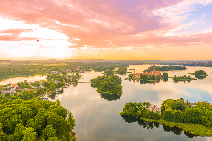 The most romantic day trip you can take from Vilnius!! A sunset hot air balloon ride over a fairytale castle in the gorgeous countryside of Trakai, Lithuania.