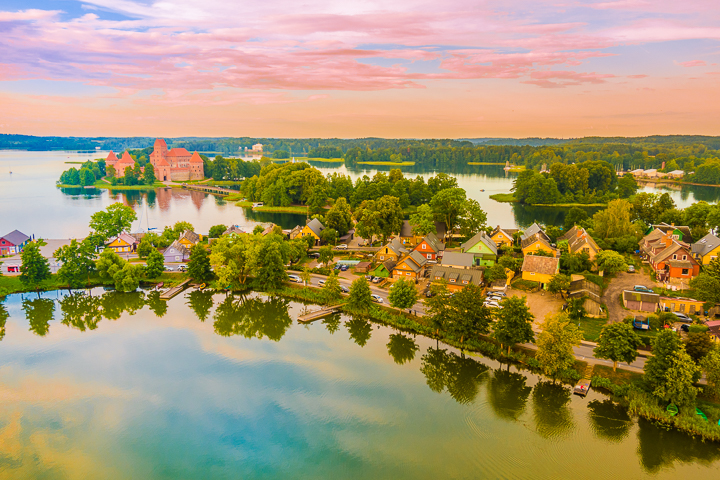 The most romantic day trip you can take from Vilnius!! A sunset hot air balloon ride over a fairytale castle in the gorgeous countryside of Trakai, Lithuania.
