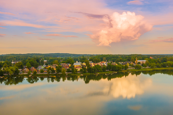 The most romantic day trip you can take from Vilnius!! A sunset hot air balloon ride over a fairytale castle in the gorgeous countryside of Trakai, Lithuania.