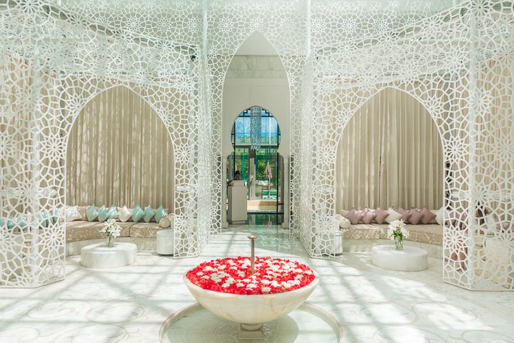 Where to stay in Marrakesh. Should you stay in the medina or outside? Here's a guide to the best area to stay in Marrakesh, Morocco. If you want to feel like a member of the royal family, you can stay in the hotel that King of Morocco built!! The Royal Mansour, Marrakesh, Morocco