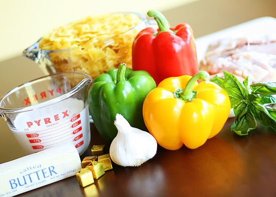 Colorful Chicken Alfredo Farfalle with sweet bell peppers and fresh basil Colorful Chicken Alfredo Farfalle with sweet bell peppers and fresh basil