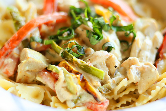 Colorful Chicken Alfredo Farfalle with sweet bell peppers and fresh basil Colorful Chicken Alfredo Farfalle with sweet bell peppers and fresh basil